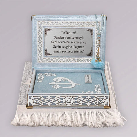 Kadife Kutulu Kur’an-ı Kerim (Bebe Mavi, Seccadeli, Gümüş Süsleme)