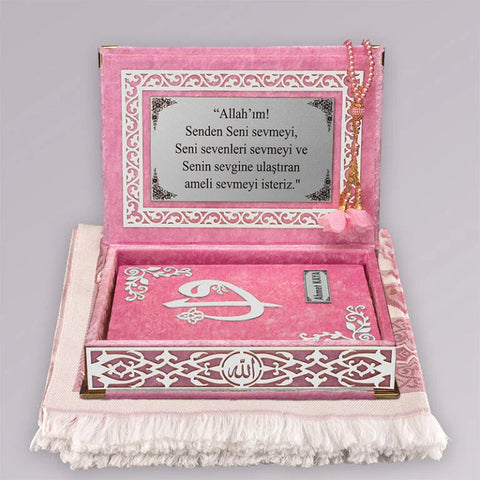 Kadife Kutulu Kur’an-ı Kerim (Bebe Pembe, Seccadeli, Gümüş Süsleme)