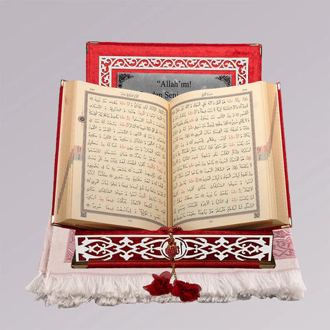 Kadife Kutulu Kur’an-ı Kerim (Ay Yıldız, Seccadeli, Gümüş Süsleme)