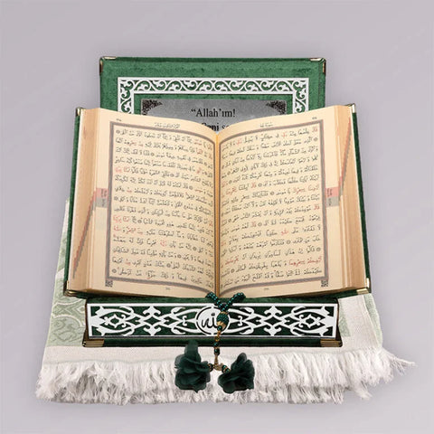 Kadife Kutulu Kur’an-ı Kerim (Yeşil, Seccadeli, Gümüş Süsleme)