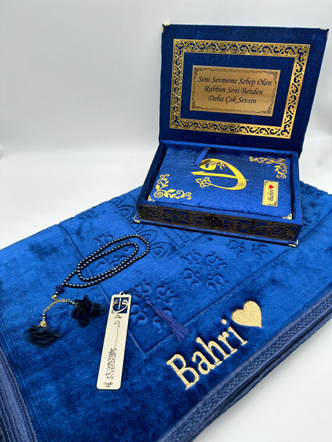 Kadife Kutulu Kur'an-ı Kerim İsme Özel Peluş Seccade Kombin Set (Lacivert )