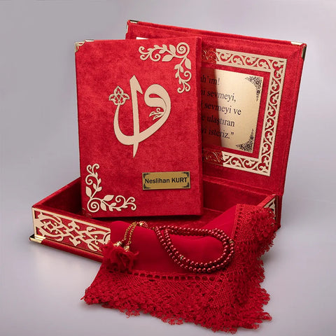 Kadife Kutulu Kur’an-ı Kerim (Kırmızı, Namaz Örtülü, Gold Süsleme)