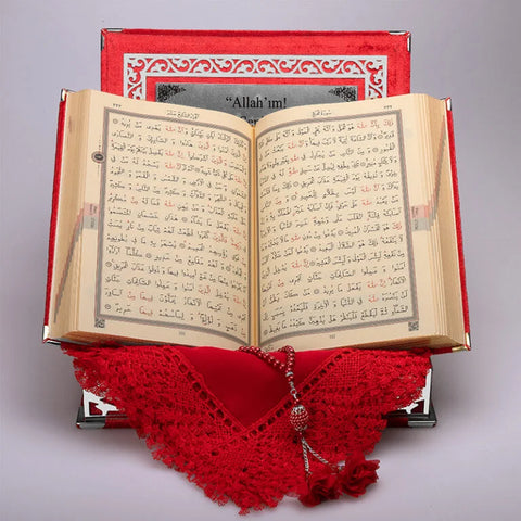 Kadife Kutulu Kur’an-ı Kerim (Kırmızı, Namaz Örtülü, Gümüş Süsleme)