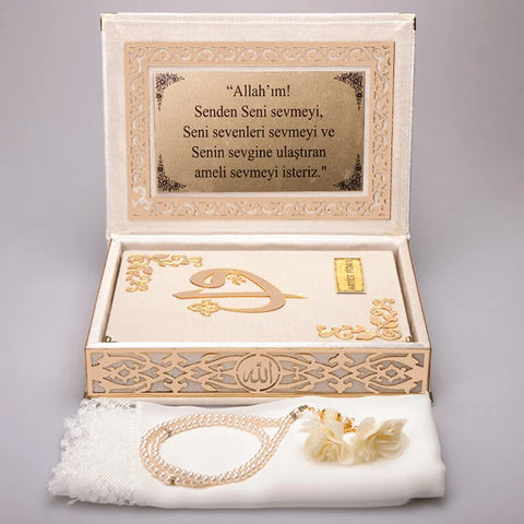 Kadife Kutulu Kur’an-ı Kerim (Krem, Namaz Örtülü, Gold Süsleme)