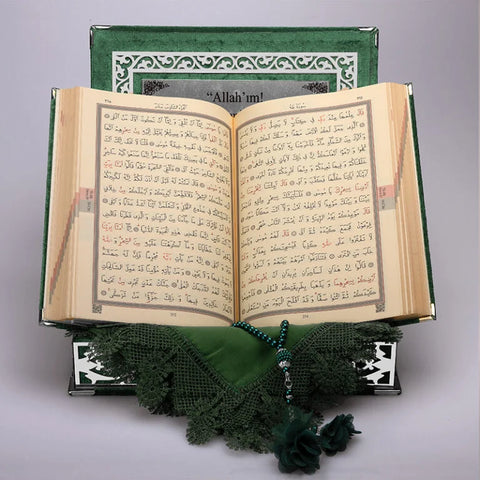 Kadife Kutulu Kur’an-ı Kerim (Yeşil, Namaz Örtülü, Gümüş Süsleme)